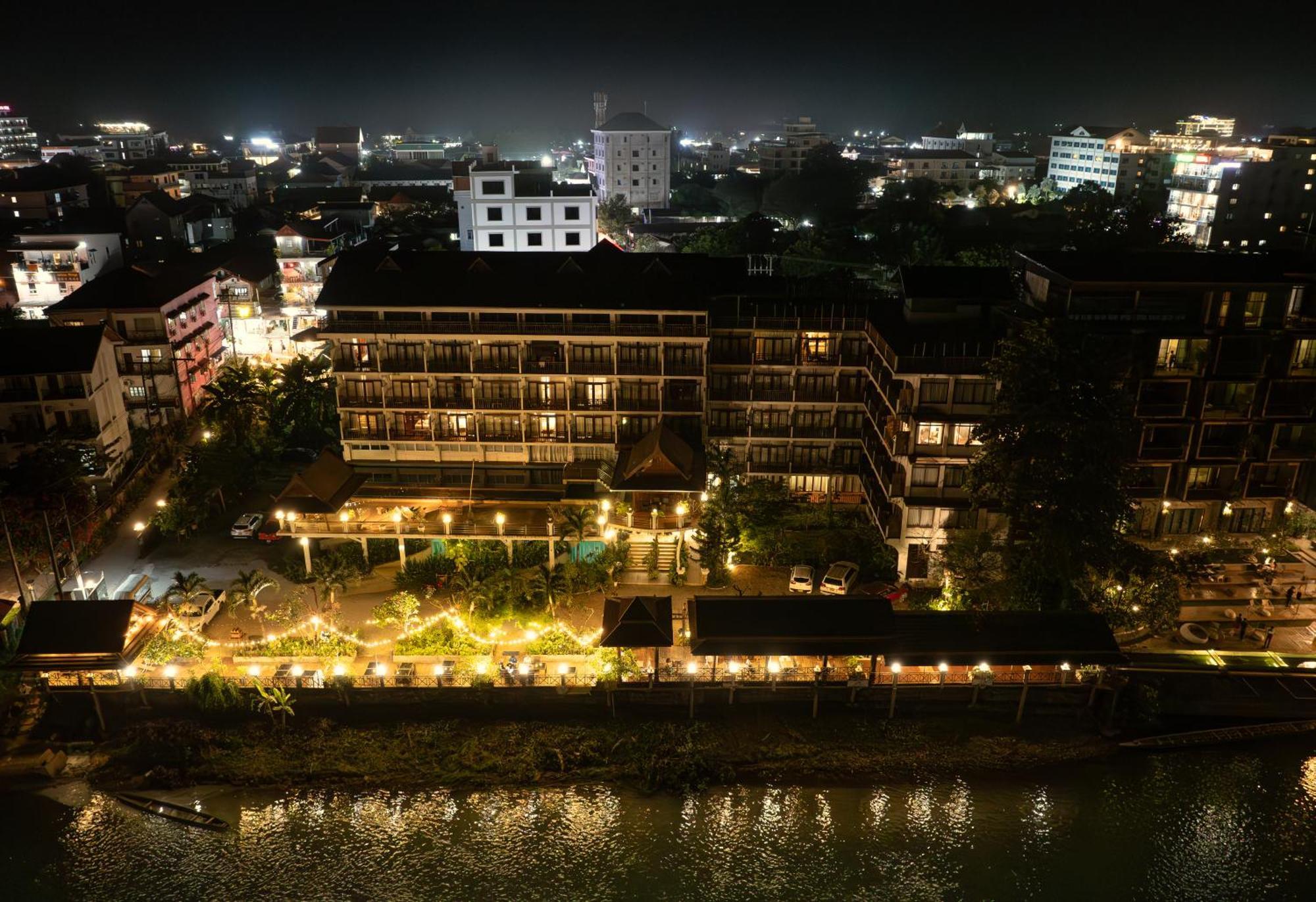 Silver Naga Hotel Vang Vieng Exteriör bild